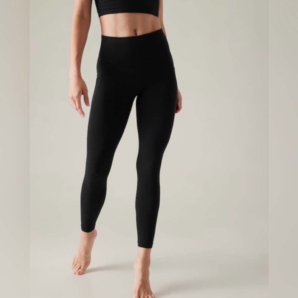 NWOT - Athleta Salutation Stash High Rise 7/8 Tight